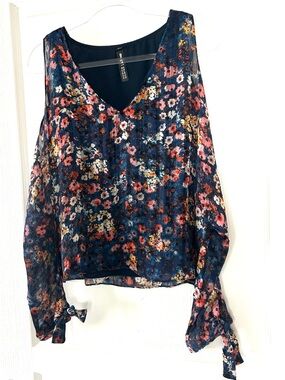 Design Lab by Lord & Taylor Floral Cold Shoulders Blouse Size M